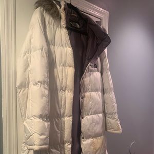 Women’s white north face jacket with gray fur